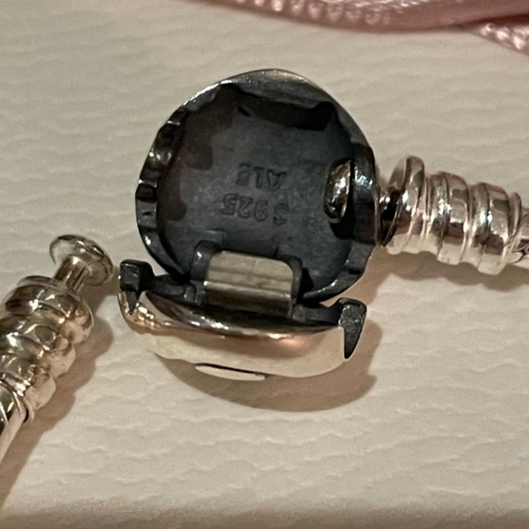Pandora Moments Heart Clasp Snake Chain Bracelet - Picture 3 of 4